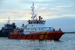 Cứu nạn 6 thuyền viên tàu cá bị chìm trên vùng biển Ninh Thuận 