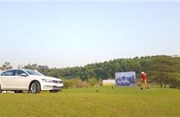 Volkswagen Passat BlueMotion White – “Hole in one” của Giải Golf Splendora mở rộng lần 2