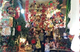 Đồ trang trí Giáng sinh giá tiền triệu vẫn hút khách