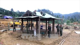 Khẩn trương giúp người dân Nam Trà My dựng lại nhà sau mưa bão