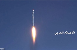 Video tên lửa đạn đạo bắn thẳng vào cung điện Quốc vương Saudi Arabia
