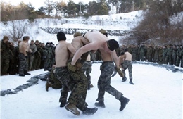 Thuỷ quân lục chiến Mỹ-Hàn hăng say tập luyện dù trời lạnh âm 20 độ
