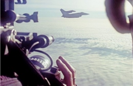 Xem video chiến đấu cơ Typhoon chặn máy bay chở Thủ tướng Anh