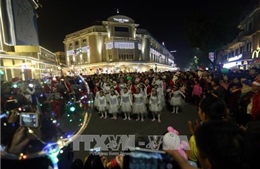 Người dân Hà Nội rộn ràng đón Giáng sinh