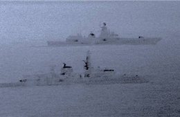 Chiến hạm Nga bị tàu khu trục Anh kè kè bám đuôi