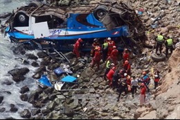 Peru: Xe buýt rơi xuống vực, 16 thợ mỏ thiệt mạng