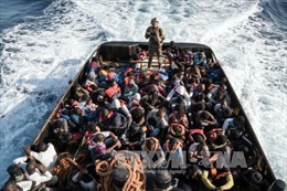 Libya giải cứu hàng trăm người di cư gặp nạn trên biển 