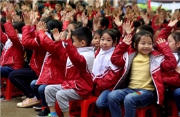 Trao tặng 418 tủ sách cho các trường tiểu học huyện Yên Định