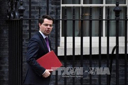 Anh: Bộ trưởng phụ trách Bắc Ireland đột ngột từ chức 