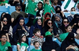 Lần đầu tiên các sân vận động Saudi Arabia mở cửa cho nữ giới