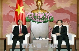 Phó Chủ tịch QH Phùng Quốc Hiển tiếp Chủ nhiệm Ủy ban kinh tế QH Lào 
