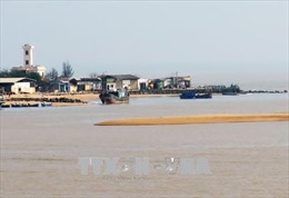 Cửa biển Đà Diễn tiếp tục bồi lấp, ngư dân Phú Yên gặp khó 