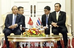 Thủ tướng Nguyễn Xuân Phúc gặp Thủ tướng Thái Lan Prayut Chan-ocha