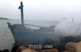 Cà Mau: Nổ hầm máy tàu cá khiến 2 người thương vong