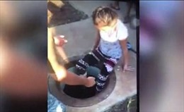 Người Hawaii cho trẻ em xuống ống cống vì báo động tên lửa đạn đạo