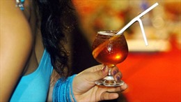 Sri Lanka khôi phục lệnh cấm bán rượu cho phụ nữ