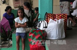 Philippines sơ tán người dân, đóng cửa trường học gần núi lửa Mayon