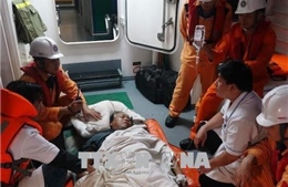 Kịp thời đưa một thuyền viên nước ngoài bị nạn trên biển vào đất liền điều trị