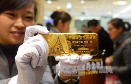 Giá vàng châu Á sụt giảm 