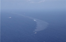 Số vệt dầu loang từ tàu đắm của Iran lan nhanh