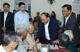 Thủ tướng thăm bà con bị thiệt hại do thiên tai tại Tuy Hòa, Phú Yên