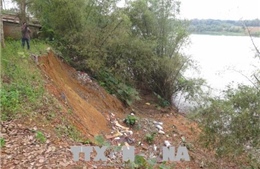 Bờ sông Thạch Hãn sạt lở nghiêm trọng do nạn khai thác cát