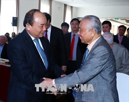 Thủ tướng Nguyễn Xuân Phúc gặp mặt cán bộ hưu trí Văn phòng Chính phủ 