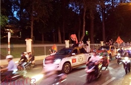 Cổ động viên TP Hồ Chí Minh xuống đường ăn mừng chiến thắng đội tuyển U23 Việt Nam 