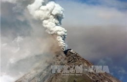 Hàng chục nghìn người phải sơ tán vì núi lửa Mayon phun trào