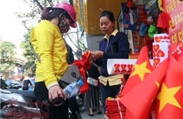Phố Hàng Bông, Trịnh Hoài Đức &#39; nóng bỏng&#39;  màu cờ, màu áo cổ động U23 Việt Nam