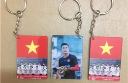 Độc đáo móc chìa khóa in hình U23 Việt Nam phục vụ cổ động trận chung kết