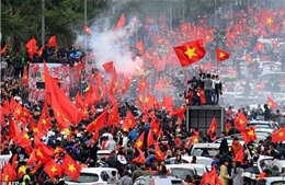 Báo Anh ví màn chào đón tuyển U23 của người Việt Nam như đón 'siêu sao nhạc rock”