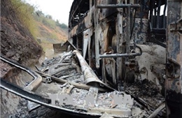 Xe khách giường nằm cháy rụi trên đèo Pha Đin, 16 hành khách thoát nạn