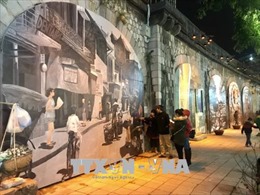 Ký ức Hà Nội tuyệt đẹp trên phố bích họa Phùng Hưng 