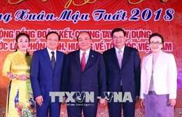 Thủ tướng Nguyễn Xuân Phúc và Thủ tướng Lào vui Tết cộng đồng chào đón Xuân mới