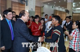 Thủ tướng Nguyễn Xuân Phúc thăm, tặng quà công nhân tỉnh Đắk Lắk 