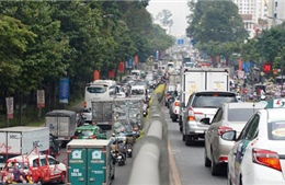 Người dân ùn ùn rời TP Hồ Chí Minh về quê ăn Tết gây kẹt xe nghiêm trọng