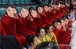 Thực hư việc đội cổ vũ Triều Tiên dùng mặt nạ để ‘tuyên truyền’