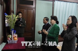 Chủ tịch Quốc hội Nguyễn Thị Kim Ngân dâng hương, tưởng nhớ Bác Hồ 