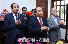 Dâng hương tưởng nhớ Tổng Bí thư Nguyễn Văn Linh và Thủ tướng Phạm Văn Đồng