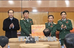 Chủ tịch nước Trần Đại Quang thăm, chúc Tết các đơn vị trong đêm Giao thừa