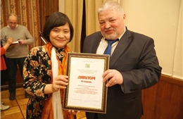 Nữ dịch giả Việt Nam nhận giải thưởng văn học dịch Nga