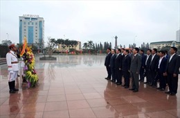 Phó Thủ tướng Vương Đình Huệ dâng hoa tưởng nhớ Tổng Bí thư Nguyễn Văn Linh 