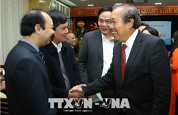 Phó Thủ tướng Trương Hòa Bình chúc mừng thầy thuốc BV Răng Hàm mặt Trung ương Hà Nội 