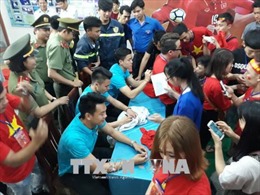 Người hâm mộ tỉnh Ninh Thuận giao lưu với các tuyển thủ U23 Việt Nam