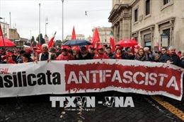 20.000 người tuần hành chống tư tưởng phát-xít mới ở Italy 