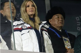 Hình ảnh ‘ái nữ’ Tổng thống Trump ngồi sát Tướng tình báo Triều Tiên