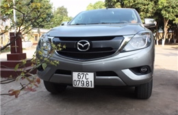 8.000 bao thuốc lá ngoại nhập lậu được giấu trong xe ô tô bán tải