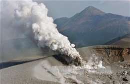 Núi lửa Shinmoe của Nhật Bản đang phun trào, gây ra những chấn động tại đảo Kyushu