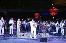 Ban nhạc Hạm đội 7 Hải quân Hoa Kỳ biểu diễn, giao lưu tại Đà Nẵng